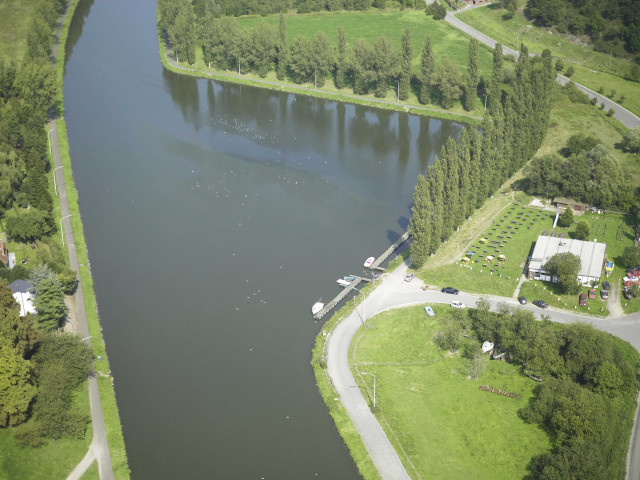 Braine-le-Comte. Ronquières Canal Charleroi-Bruxelles. Halte nautique.