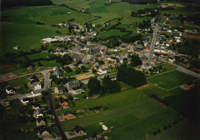 Bièvre. Traversée de la commune par la RN 95. Carrefour "Le Culot" des RN 95 et 913.