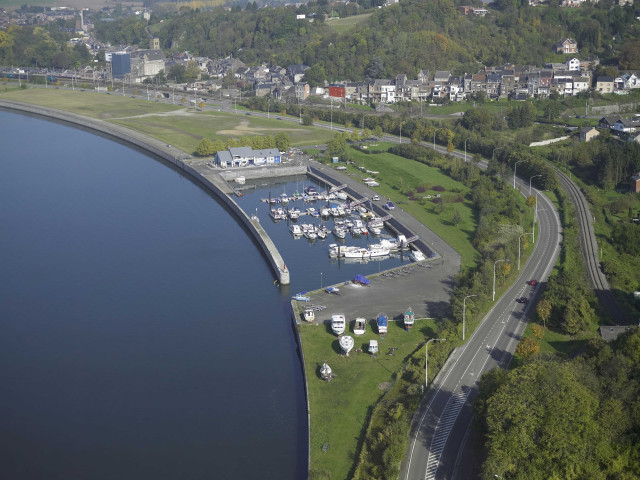 Huy. Statte. Vues aériennes de la Meuse. Port.