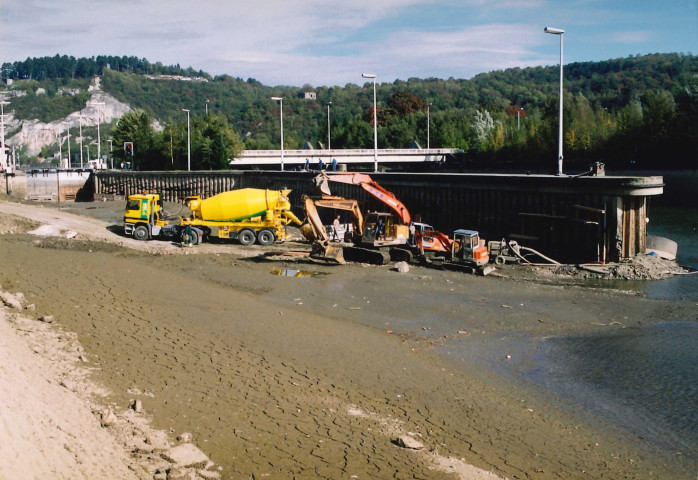 Yvoir. Houx. Ecluse no 5. Réparation du môle amont.