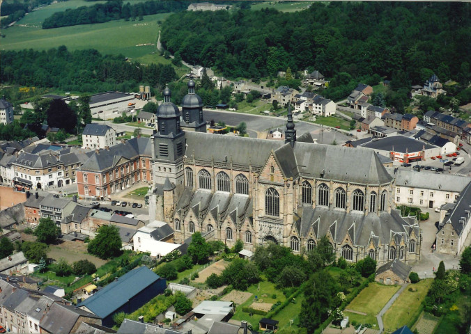 Saint-Hubert.Vues diverses de Saint-Hubert et de sa région.