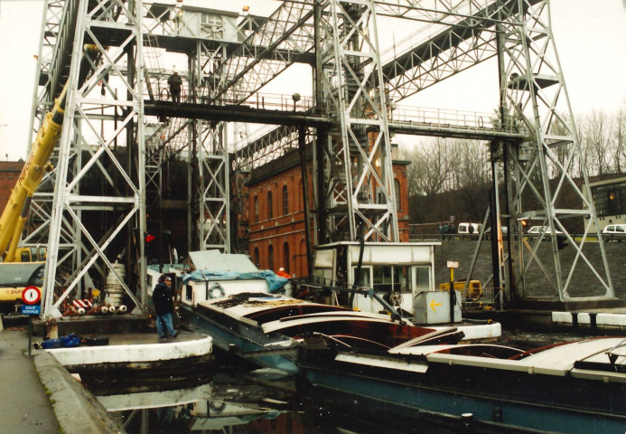 La Louvière. Canal du centre à 300 tonnes. Houdeng-Goegnies. Accident à l'ascenseur n°1.