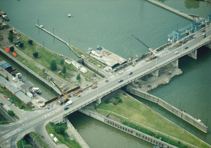 Namur. Wépion. Evolution d'un chantier d'aménagement d'un giratoire (Long point).