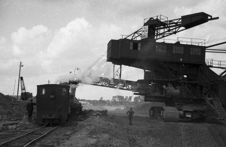 Godarville. Chantier sur le Canal de Charleroi (tranchée).