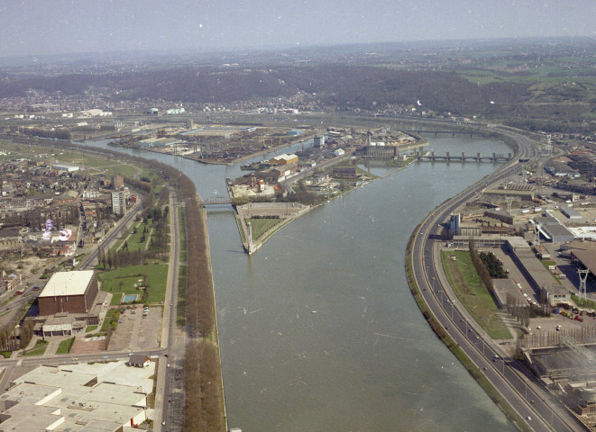 Liège et Lanaye. Vues aériennes sur la Meuse et le Canal Albert.