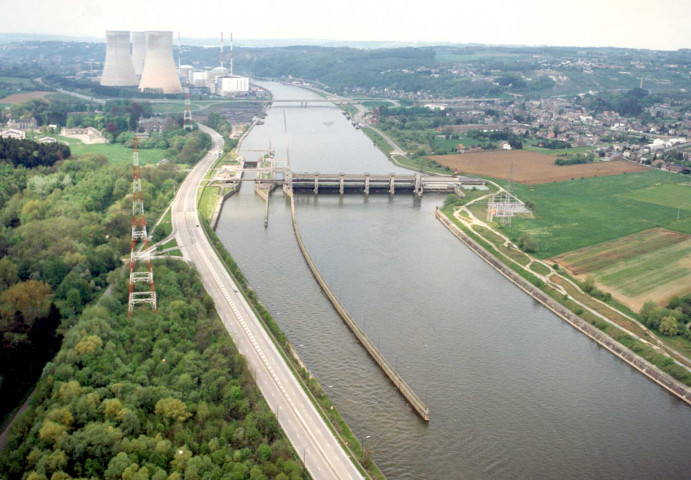 Vues aériennes du barrage d'Ampsin-Neuville