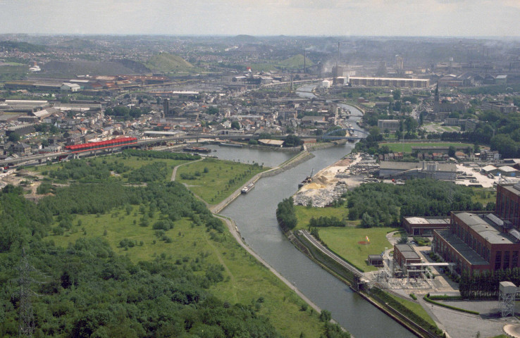 Marchienne-au-Pont. Passerelles et ponts-rails.