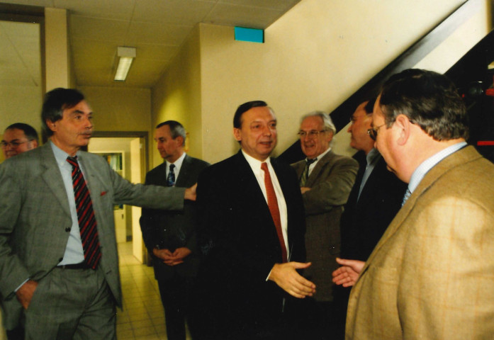 Charleroi. Marcinelle. D142-13. bande autoroutière. Conférence de presse de M. le ministre Daerden.