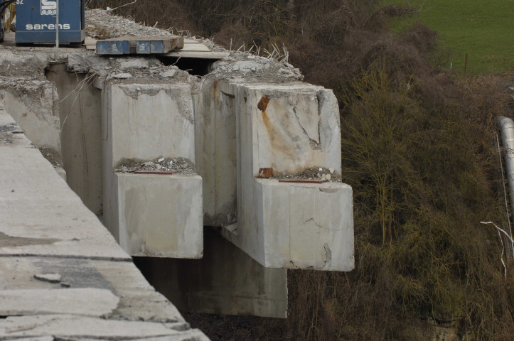 Montigny-le-Tilleul. Landelies. Travaux sur le viaduc du ring de Charleroi (R3).
