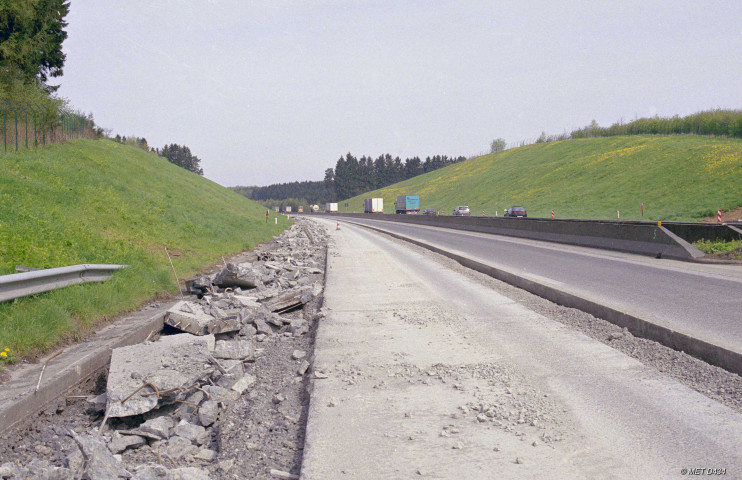 Libin. SMUID. Travaux sur les autoroutes E25 et E411. Réfection.