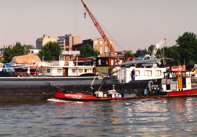 Herstal. Infrastructures et activités de la Meuse.