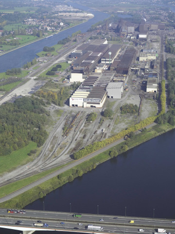 Oupeye. Hermalle-sous-Argenteau. Port autonome de Liège. Vues aériennes.