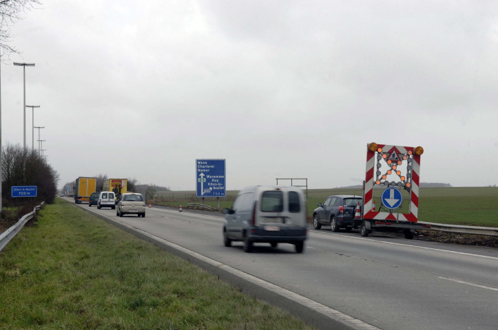 Villers-le-Bouillet. Chantier mobile du SIPP sur l'autoroute.