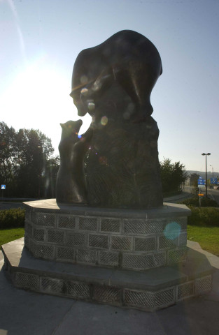 Andenne. Seilles. Giratoire "La petite et grande ourse". Emblème de la cité. RN921.