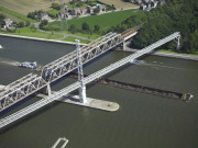 Oupeye. Haccourt. Canal Albert. Port autonome de Liège. Vues aériennes.