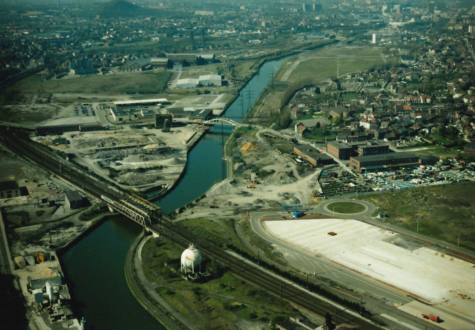 Charleroi. Montignies-sur-Sambre. Zone portuaire.