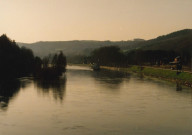 Hastière. Waulsort. Placement de la vanne et de la passerelle.