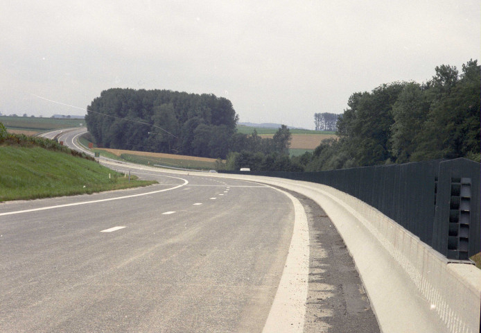 Bassilly. Aménagements autoroutiers sur l'A8.