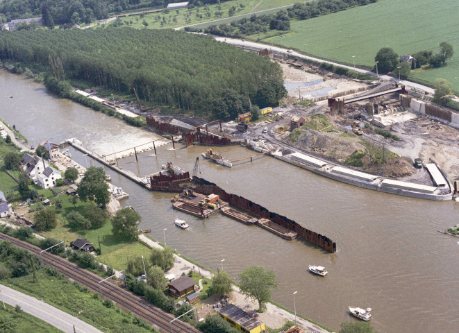 Houx. Barrage et Île.