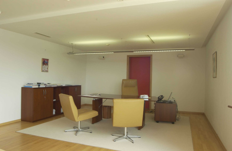 Namur. CAMET. Secrétariat général. Intérieur du bureau. Mobilier.