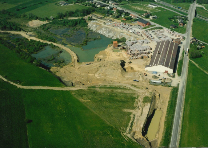 Houyet. Wanlin. La briqueterie.