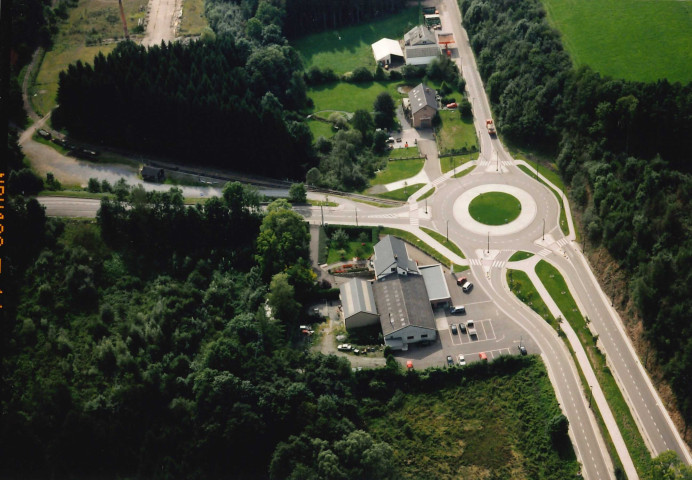 Erezée. RN 841-807. Rue des combattants. Giratoire.