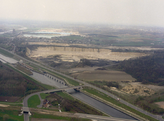 Havré et Obourg. Canal du Centre.