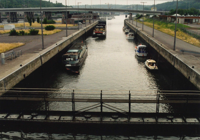 Namur. Pont-route et barrage-écluse des Grands Malades.