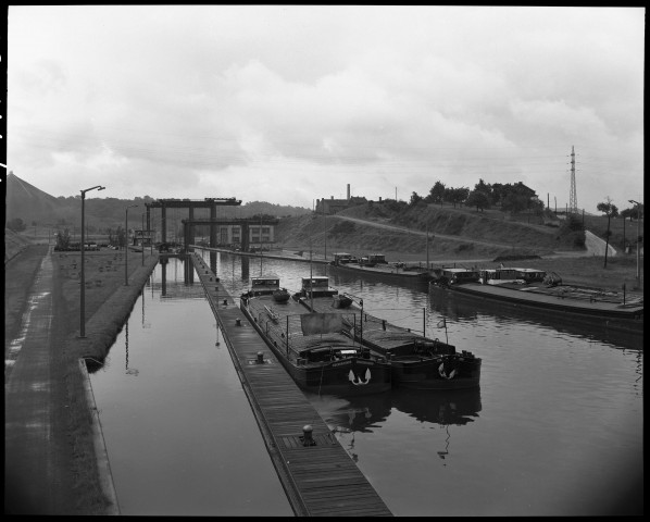 Gosselies. Canal Bruxelles-Charleroi.