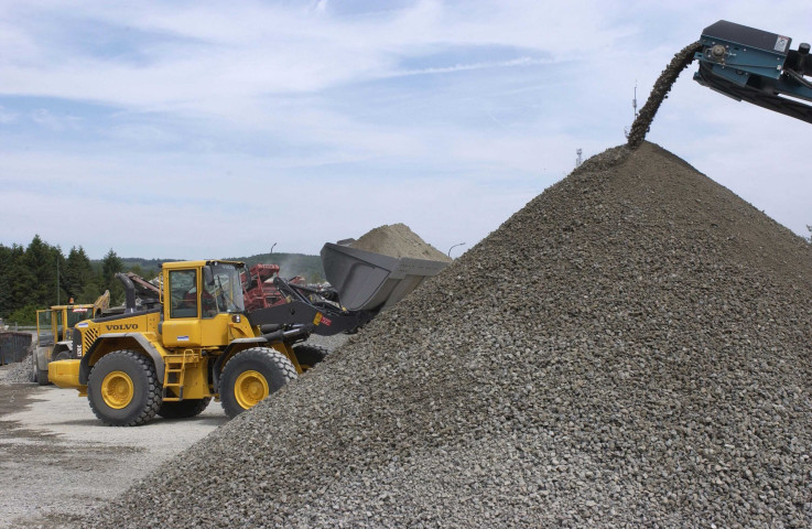 Manhay. E25. Recyclage de béton pour autoroute.