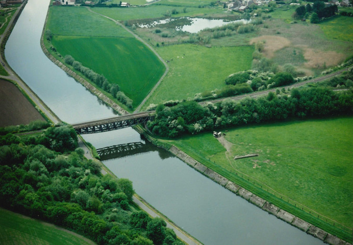 Sambreville. Tamines. Rive gauche de Sambre. Ligne SNCB 150.