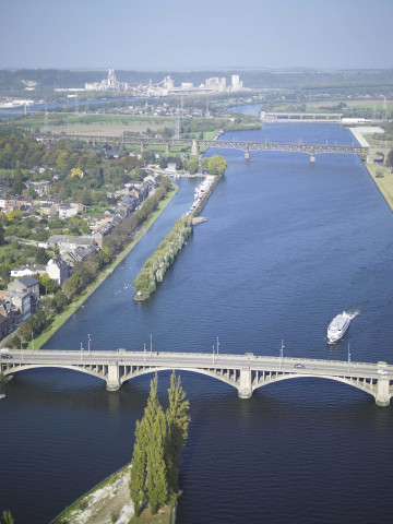 Visé. Canal Albert. Vues aériennes.