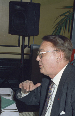 Bruxelles. Conférence de presse au cabinet de Jean-Pierre Grafé, ministre des Travaux publics, sur le bilan de l'année 1993.