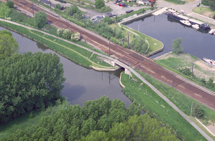 Chenal d'accès au bassin.