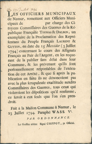Annonce des officiers municipaux de Namur transmettant aux communes un exemplaire de la proclamation des représentants du peuple français Laurent et Guyton du 15 Messidor (3 juillet 1794) concernant le cours des assignats. Demande des citoyens commissaires des guerres de la République Thomas et Dalbon. Signé Coppoy.