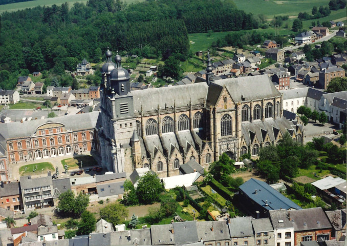 Saint-Hubert.Vues diverses de Saint-Hubert et de sa région.