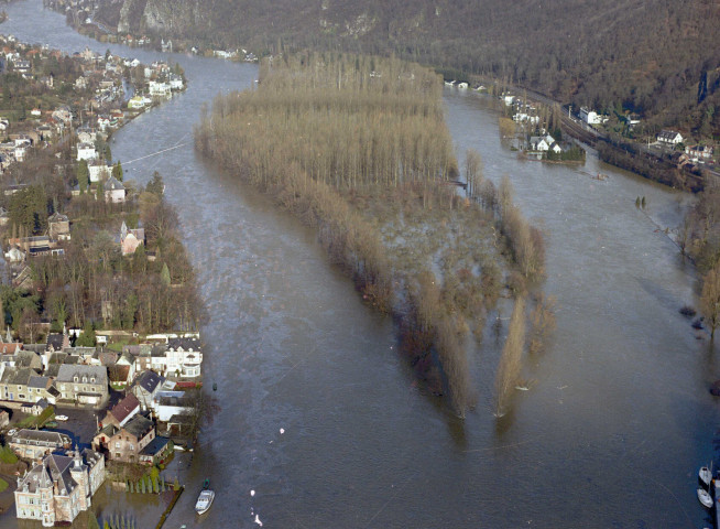 Dave à Profondeville. La Meuse en crue.