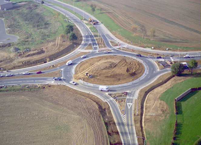 Ottignies-Louvain-la-Neuve. Rond-point sur la RN4.