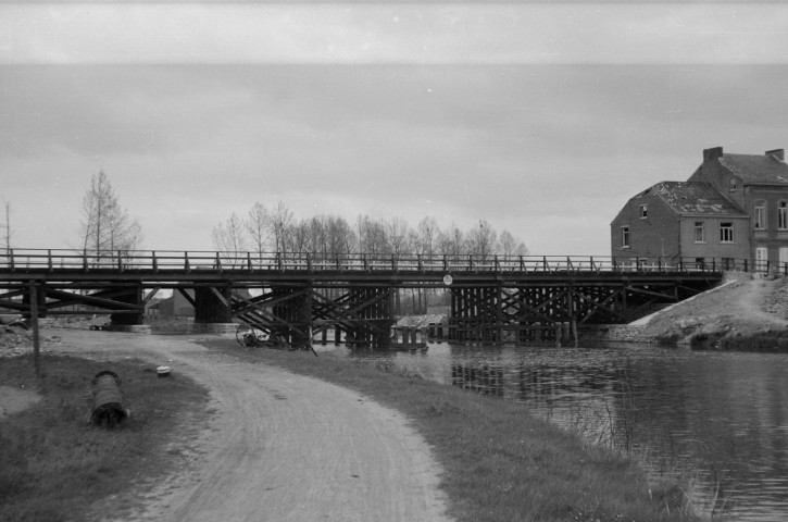 Solre-sur-Sambre. Pont sur la Sambre.