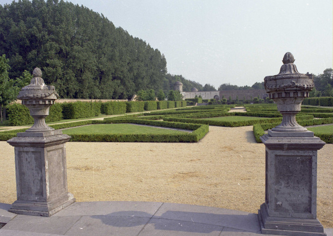 Seneffe. Aménagement du parc et des étangs du château.