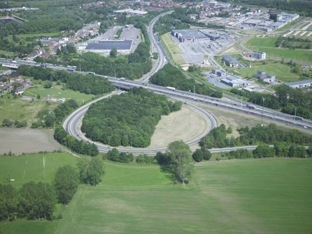 Mons. Jemappes. Vues aériennes de la sortie d'autoroute.