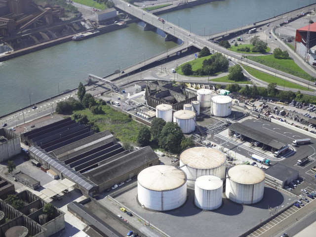 Liège. Sclessin. Port autonome de Liège. Port pétrolier.