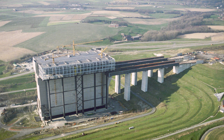 Strépy-Bracquegnies et Thieu. Nouvel ascenseur funiculaire.