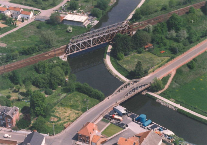 Fontaine-Valmont. Pont route et rails 5.