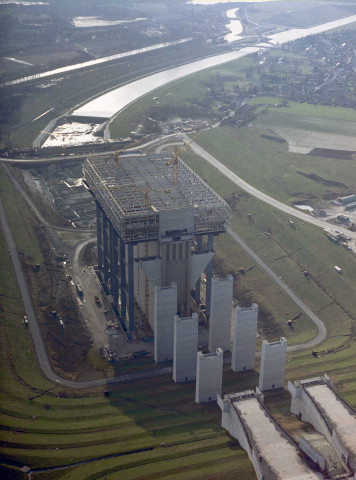 Strépy-Bracquegnies et Thieu. Construction de l'ascenseur funiculaire.