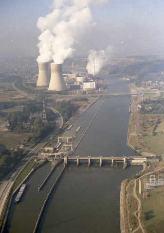 Neuville-sous-Huy. Barrage sur la Meuse.