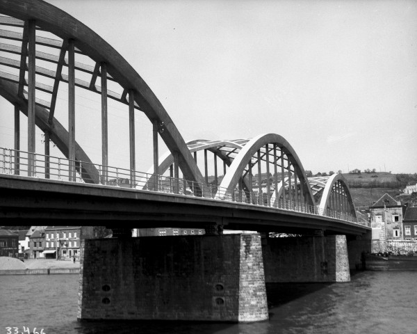 Engis. Nouveau pont sur la Meuse.