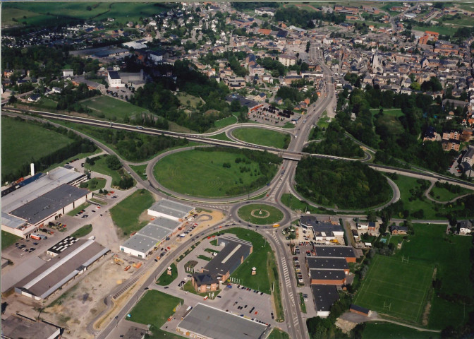 Marche-En-Famenne. Rond-point "La Pirire" et échangeur RN4 et RN86.