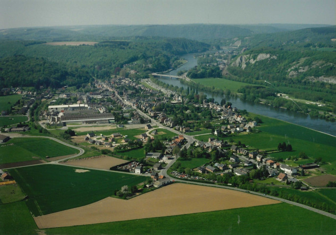 Anhée. Vue générale de la localité.