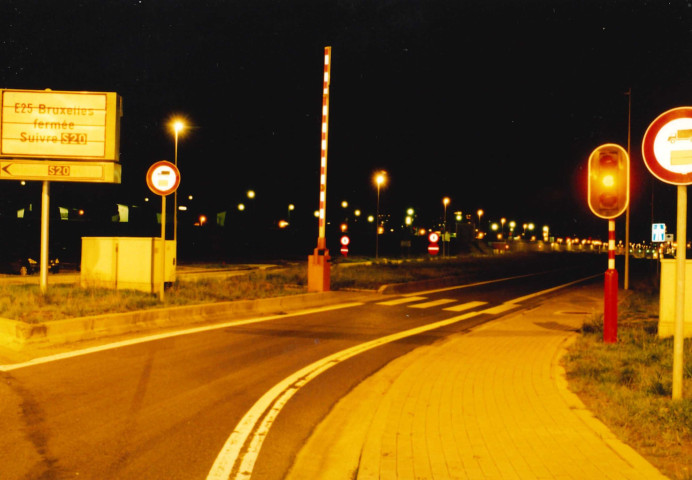 Ans à Embourg. Liaison E25-E40. Eclairages de nuit.